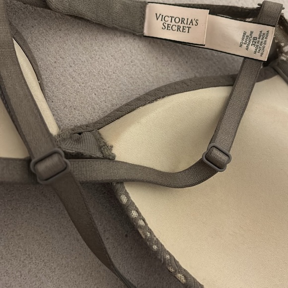 Victoria’s Secret Bra - Picture 3 of 6